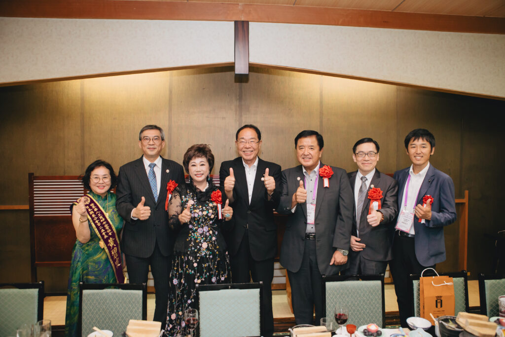 參議院議員後藤斎(中)及日臺國際交流促進議員會長白壁賢一(右3)也到場支持